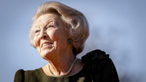 Thumbnail voor Prinses Beatrix aanwezig bij 40-jarig jubileum van stichting die nakomelingen NSB’ers steunt