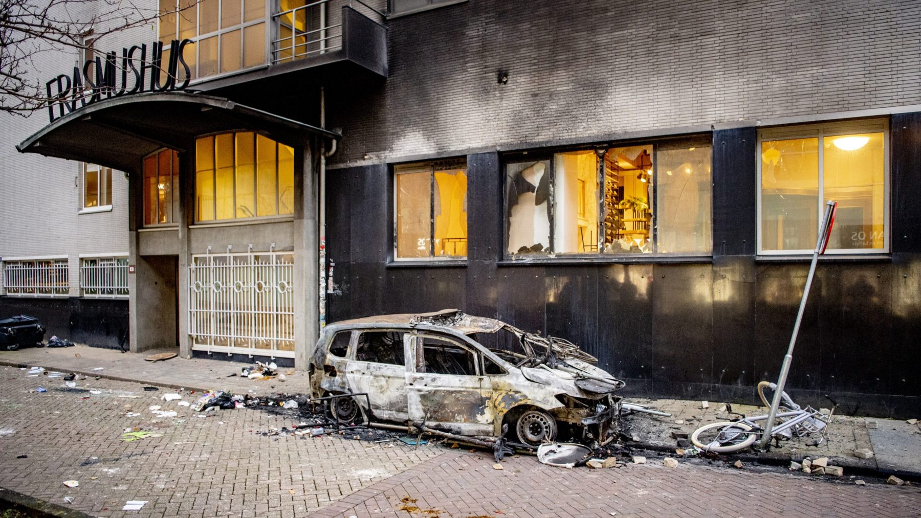 Politiechef hekelt fake news over 'dode' bij rellen Rotterdam: 'Het klopt gewoon echt niet'