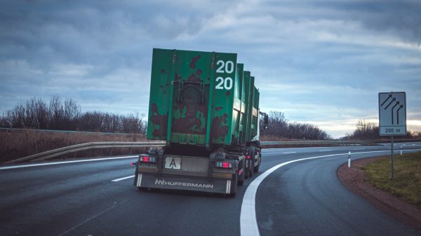 A2 in beide richtingen afgesloten door twee vrachtwagenincidenten