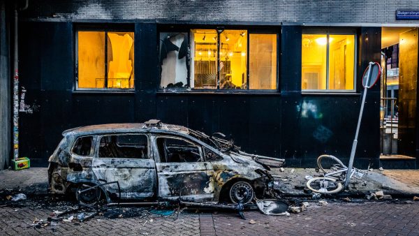 Politie vraagt om beelden rellen Rotterdam in 'Opsporing Verzocht'