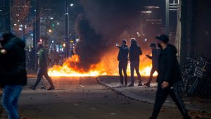 Thumbnail voor Actievoerder Marco werd beschoten tijdens de rellen in Rotterdam: 'Leek wel een oorlogsgebied'