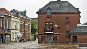Thumbnail voor Zwaarst getroffen Limburgse huishoudens ontvangen geld voor watersnood