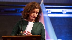 Thumbnail voor Van Engelshoven biedt excuses aan voor oude transgenderwet: 'Mensonterend'