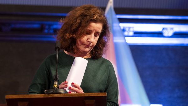 Van Engelshoven biedt excuses aan voor oude transgenderwet: 'Mensonterend'