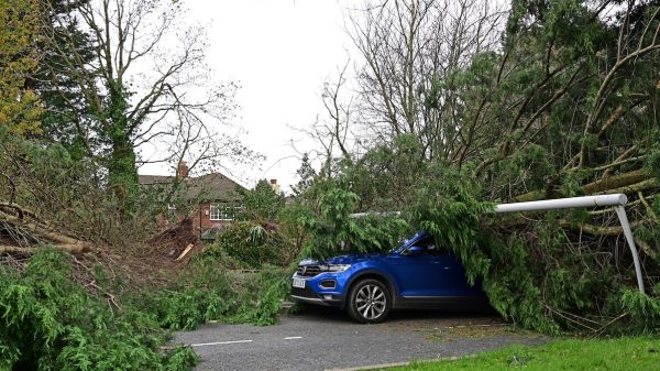 Storm Arwen raast over VK: drie doden en grootschalige stroomuitval