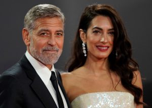 Thumbnail voor George Clooney vreesde voor zijn leven na motorongeluk: 'Maar omstanders maakten filmpjes'