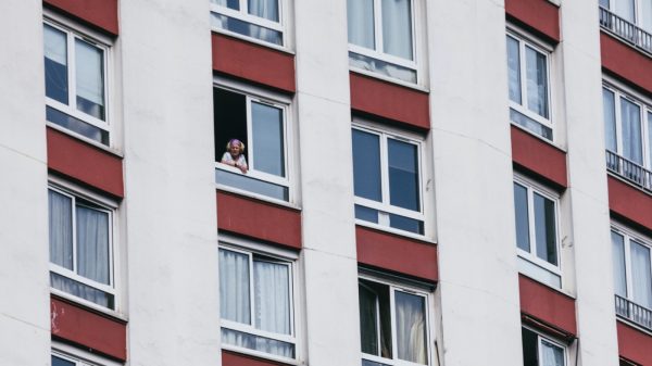 Echtpaar op Schiphol aangehouden voor vlucht uit quarantainehotel