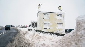 Thumbnail voor Tienduizenden Britten bijna halve week zonder stroom door storm Arwen