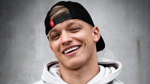 Thumbnail voor Dusty Taconis (24) over bewogen jaar: 'Ik moest in de ambulance al geopereerd worden'