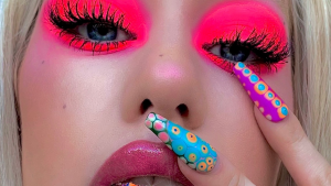Thumbnail voor Make-up artist Sophia Sinot (23): 'Ik dacht dat Zara Larsson het nooit zou dragen'