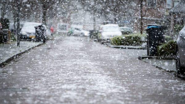 KNMI waarschuwt donderdagavond- en nacht voor gladheid in het oosten