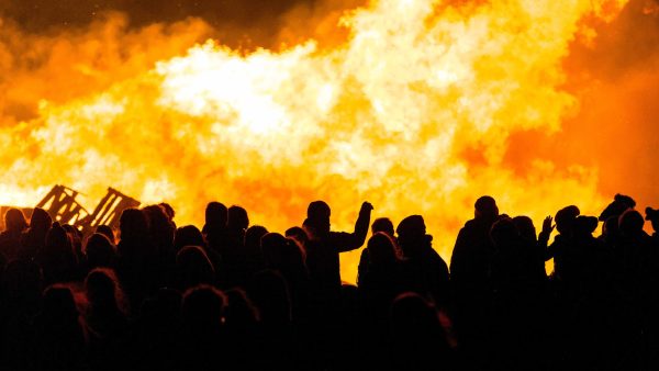 Vreugdevuren-opnieuw-afgeblazen-domper-Den-Haag