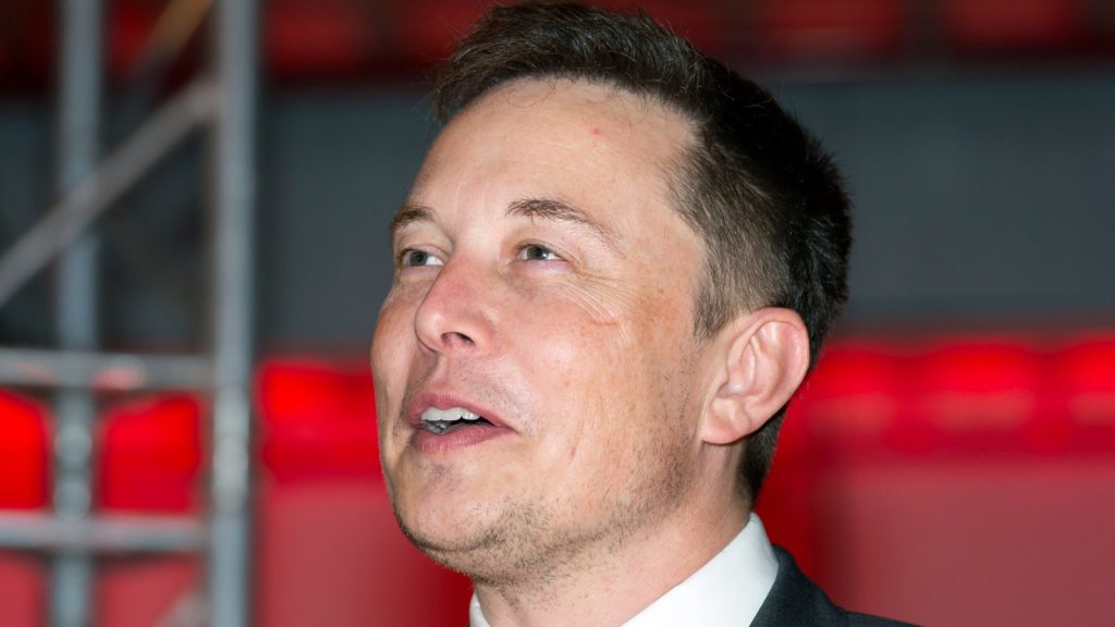 Elon Musk heeft een opvallend nieuw kapsel: 'Heeft je zoon je geknipt?'