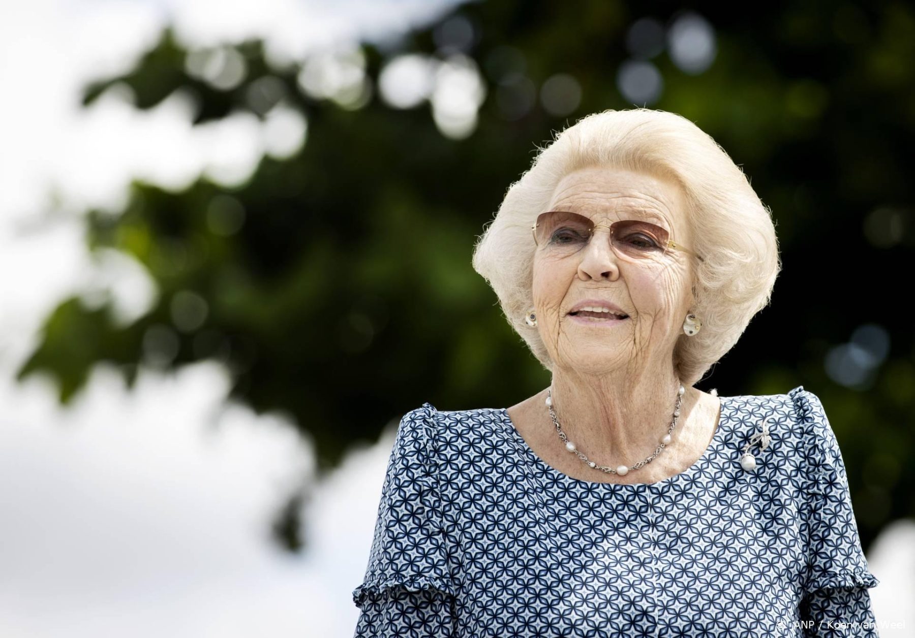 Prinses Beatrix 'maakt het goed' na besmetting met corona