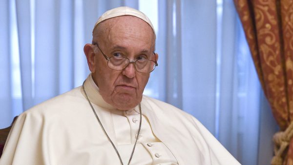 Paus hekelt Europese omgang met migranten