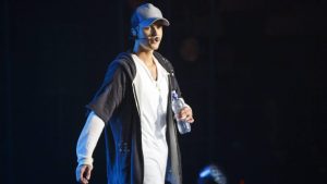 Thumbnail voor Justin Bieber luistert niet naar fans en zet omstreden optreden in Saudi-Arabië door