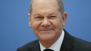 Thumbnail voor Olaf Scholz volgt Angela Merkel op als de nieuwe bondskanselier van Duitsland