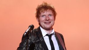 Thumbnail voor Ed Sheeran doneert unieke gitaar om school uit zijn geboorteplaats te helpen