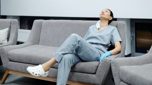 Tekort verpleegkundigen groeit wereldwijd tijdens pandemie