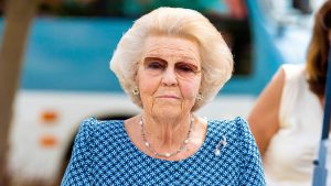 Thumbnail voor Prinses Beatrix weer beter na coronabesmetting