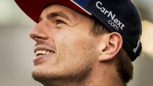 Thumbnail voor Max Verstappen pakt poleposition voor beslissende race in Abu Dhabi