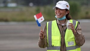 Thumbnail voor Gezocht: 'Barmhartige' KLM-piloot die Vlaams-Britse tiener, die solo rond de wereld vliegt, hielp