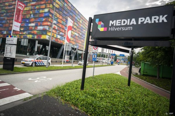 Veel politie rond Mediapark in Hilversum na signalen van rellen