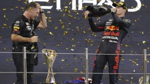 Thumbnail voor Stewards wijzen protesten af, Verstappen blijft wereldkampioen