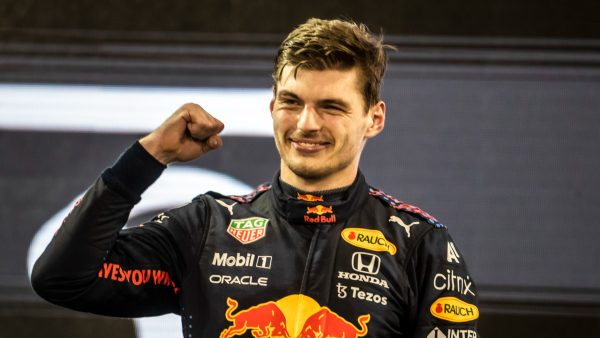 cest-incroyable-reacties-commentatoren-wereldwijd-op-titelrace-max-verstappen