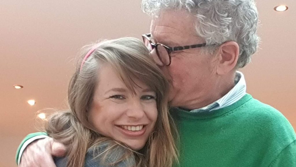 Madelijne herdenkt haar vader Hans: 'Hij speechte nog op mijn bruiloft'