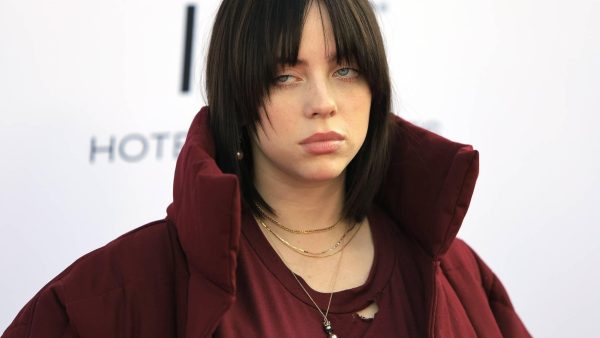 Billie Eilish legt concert stil om fan in ademnood te helpen