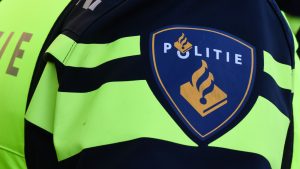 Thumbnail voor Samantha (27) haalt ondanks chemokuren een negen op politie-examen: 'Megatrots'