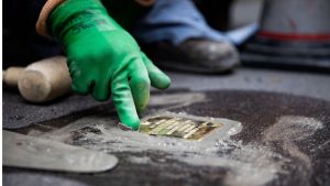 Thumbnail voor Duizendste Stolperstein in Nederland is eerbetoon aan vermoorde Louis Lamm