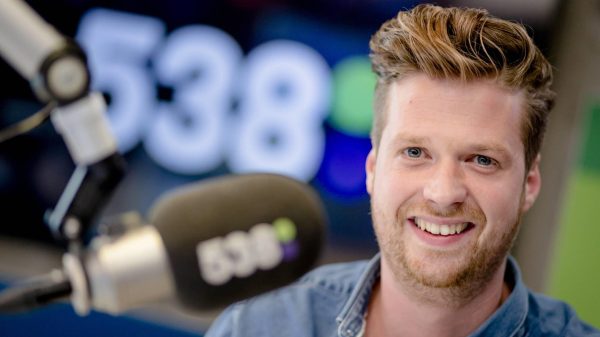 Wietze de Jager maakt ondanks coronabesmetting radio vanuit thuisstudio