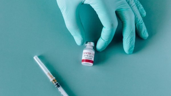 Kabinet verwacht in tweede kwartaal aangepast vaccin