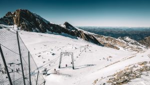 Thumbnail voor Harde klap voor wintersporters: Oostenrijk komt met strengere regels voor reizigers uit Nederland