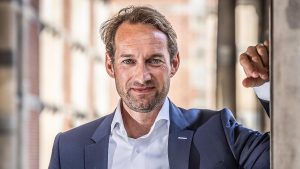 Thumbnail voor Hoogleraar Sjoerd Beugelsdijk: 'Nederlanders zijn goed in beuken uitdelen, niet in incasseren'