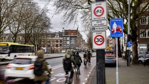 Thumbnail voor Amsterdam past maximale snelheid in de stad aan naar 30 km per uur