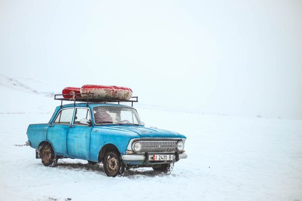 Plaatselijk sneeuw tijdens koude Kerstmis, jaarwisseling verloopt zacht