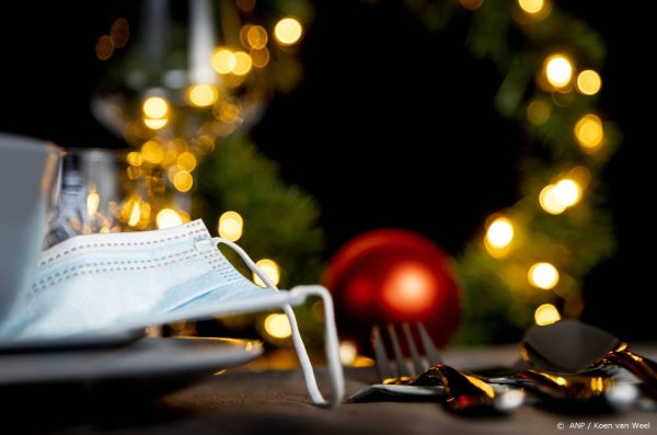Kans op corona met kerst is ‘klein, maar niet uit te sluiten’