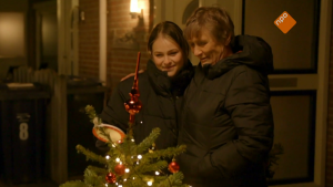 Thumbnail voor Oma Ali zet kleindochter Cheyenne in het licht in 'Joris' Kerstboom': 'Ik ben heel trots op haar'
