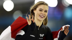 Thumbnail voor Jutta Leerdam wint 1000 meter op olympisch kwalificatietoernooi, Ter Mors grijpt mis