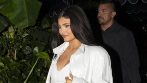 Thumbnail voor Kylie Jenner doorbreekt stilzwijgen op Instagram na AstroWorld-drama, en fans zijn boos: 'Dit boeit niemand'