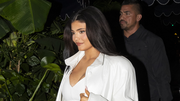 Kylie Jenner laat na zes weken van zichzelf horen