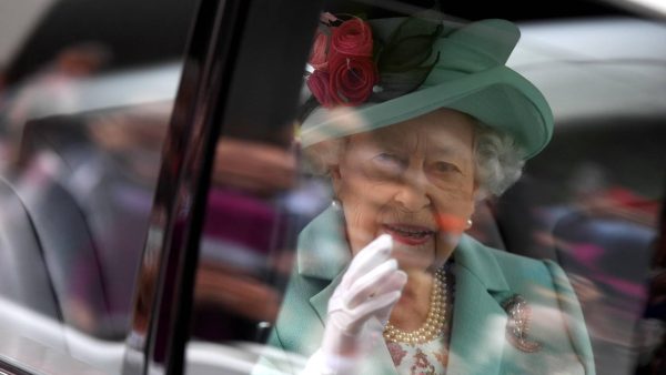 Negentienjarige indringer wilde koningin Elizabeth vermoorden met een kruisboog