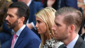 Thumbnail voor Ivanka Trump en Donald Trump junior gedagvaard in fraudeonderzoek