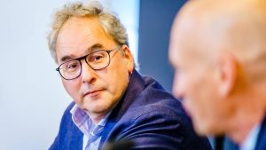 Thumbnail voor OMT-lid Bonten: 'Grote versoepeling coronaregels onwaarschijnlijk'