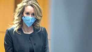 Thumbnail voor Theranos-oprichter Elizabeth Holmes schuldig bevonden in fraudezaak