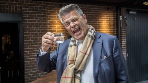 Thumbnail voor Tsjakka: Emile Ratelband (72) wordt voor de negende keer vader