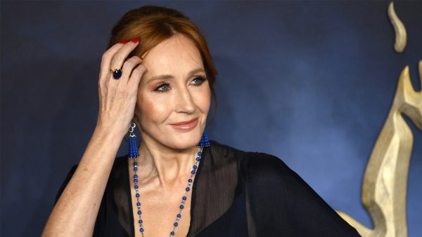 Britse middelbare school haalt naam 'transfobe' J.K. Rowling van gebouw